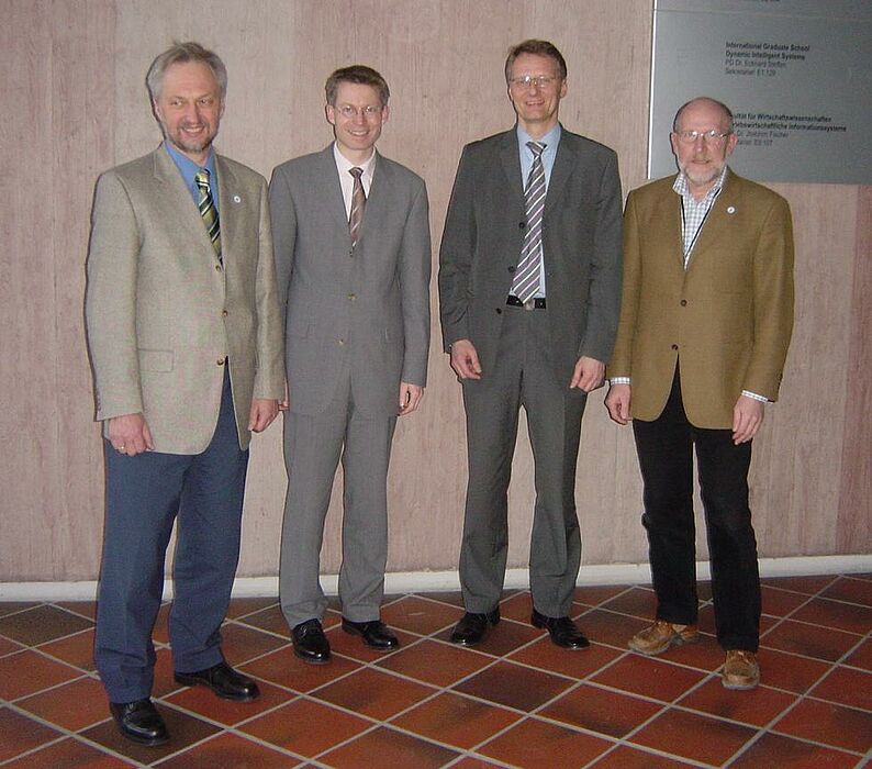Foto (v. li.): Prof. Dr. Wilhelm Schäfer, MdL Dr. Michael Brinkmeier, Dr. Eckhard Steffen, Prof. Dr. Hans Kleine Büning