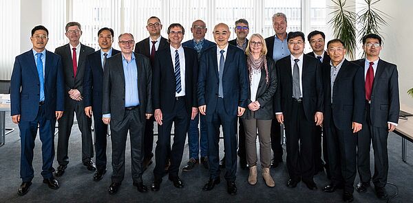 Foto (Universität Paderborn, Thorsten Hennig): Das neu besetzte Leitungsgremium für die CDTF trat erstmals zusammen.